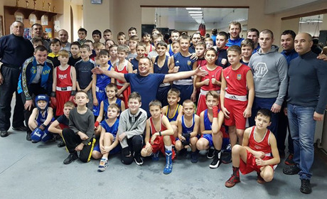 У скарбничці покровських боксерів - «золото» і «срібло»
