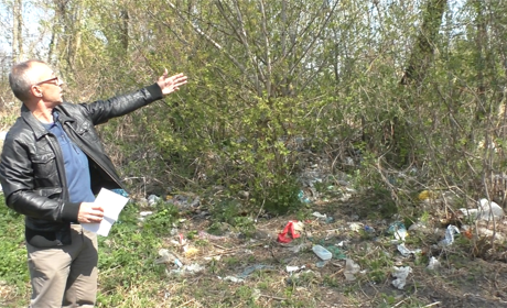 Стихійний смітник зробили біля власних домівок барчани