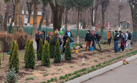 На честь випускника-воїна у ліцеї ім. М.С. Рудяка створили Алею пам'яті