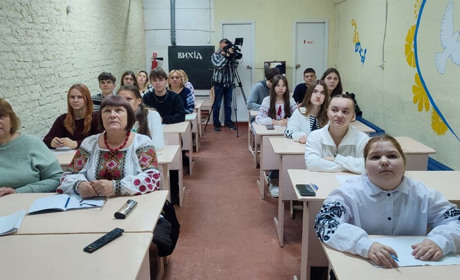 Як учні шосткинської школи долучились до флешмобу, який став символом любові до рідної мови