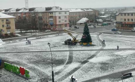У Сарнах засвітять головну ялинку: що у програмі