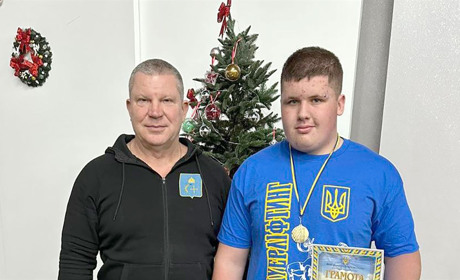 Студент із Глухова виборов першість чемпіонату Сум з пауерліфтингу