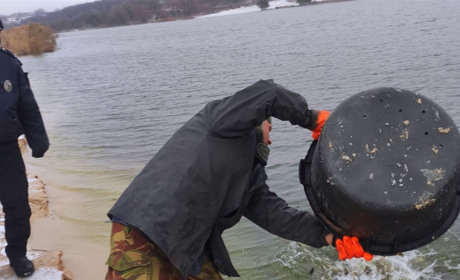 В Попаснянский водоем запустили мальков карпа и амура