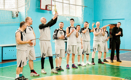 В открытом первенстве города по баскетболу победил торецкий "Химик"