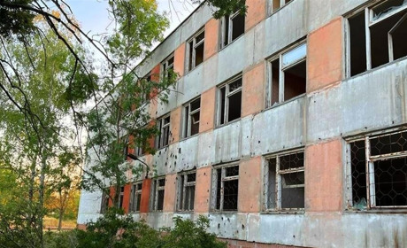 Херсонщина під ворожими обстрілами: пошкоджені лікарня, університет та житлові будинки