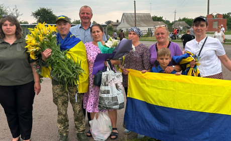 "Дякуємо!" – у Гайшині зустріли з полону воїна Василя Москалюка ВІДЕО