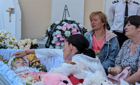 Батько загиблої від російського удару маленької Злати з Одеси звернувся до президента з петицією