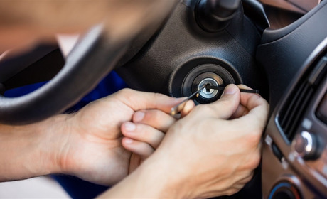 Без прав сел за руль и устроил гонки с полицейскими