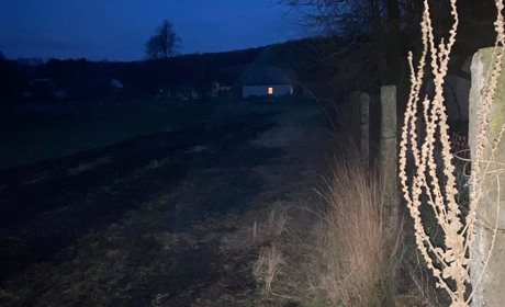 Під час спалювання сухої трави у Балаклеї горів сарай та дерев’яний туалет