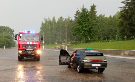Водяна пастка для автомобіля та втрачена городина. Наслідки негоди на Городоччині