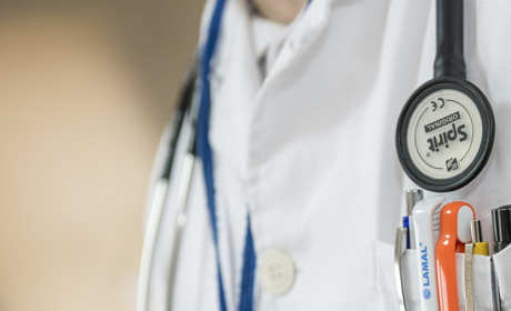 «Я пережив Еболу. Я боюся COVID-19». Один день із життя лікаря-реаніматолога під час пандемії