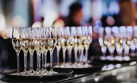 Як підібрати келихи під види напоїв для заходу