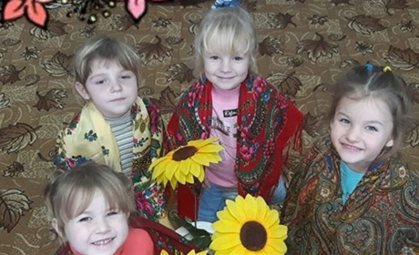 Фото калинівчанок у хустках заполонили соцмережі. А ви долучились до флешмобу?