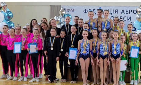 Южноукраїнські спортсменки з аеробіки повернулися з відкритого чемпіонату з низкою нагород