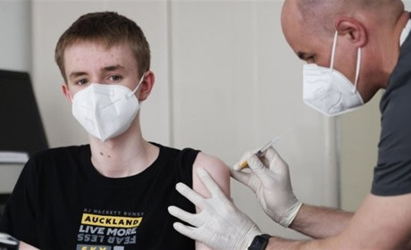 В Україні будуть вакцинувати проти коронавірусу дітей. Розповідаємо детально, за яких умов