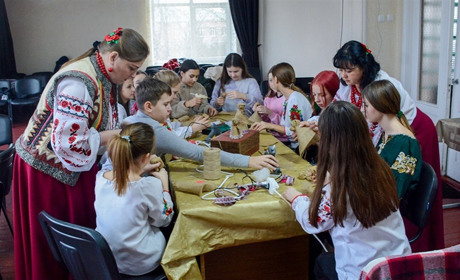 Виготовляли різдвяних янголів та ліпили вареники: майстер-класи для дітей у Кагарлицькому МЦКД