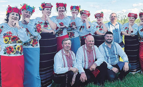 "У нас ще стільки неспіваних пісень": Людмила Ножка про коханого чоловіка та колектив ансамблю