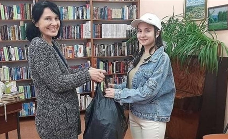 У Центральній бібліотеці збирають речі для переселенців