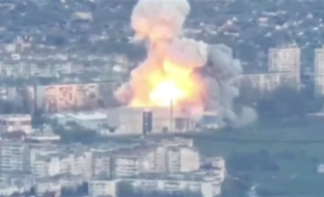 Ранкова атака на Херсон: окупанти застосували РСЗВ, дрони і КАБи, є жертви (відео)