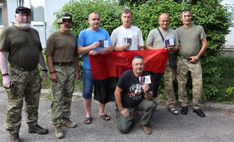 Нагороди червоноградським волонтерам і ветерану АТО привезли побратими з буремного Сходу України