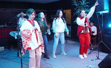 Пісні й танці в укритті: у Переяславі виступив етно-електронний проєкт «GG ГуляйГород» ВІДЕО