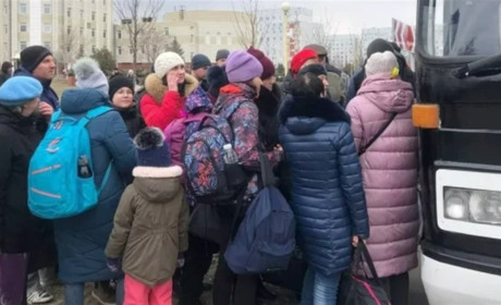 З Херсонщини примусово евакуюють понад 800 дітей