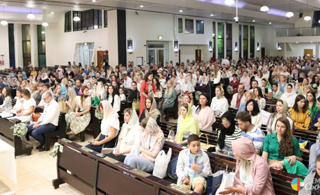 Великодні служби для українців ОАЕ: «Христос переміг, і ми переможемо»