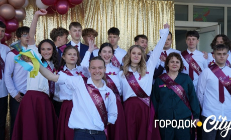 «Тільки сміливі мають щастя». У Городоцькому ліцеї №3 пролунав останній дзвоник