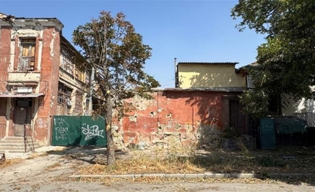 У Херсоні через російський обстріл загинула жінка, троє її дітей у лікарні