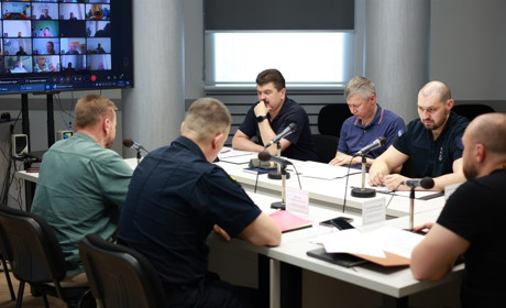 На Хмельниччині обговорили вакцинацію, безпеку дітей та готовність шкіл до нового навчального року