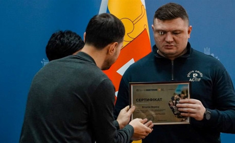 Ветеран із Дубровиці Віталій Верес отримав сертифікат на житло від держави