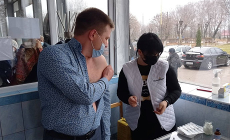 З 31 січня відсторонюватимуть від роботи нещеплених медиків, комунальників та місцевих урядовців