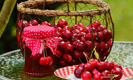 🍒 Рясний врожай вишні: 25 найсмачніших рецептів консервації та коктейльна вишенька на торті