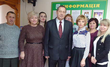 З Новим роком та Різдвом Христовим всіх жителів міста та району вітає кредитна спілка «Світовид»