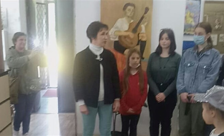 У Первомайському краєзнавчому музеї триває виставка творчих робіт випускників художньої школи