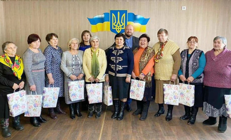 Міська влада привітала зі святом жінок Покровської громади 