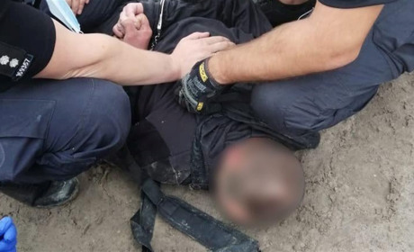 У Чернігові чоловік, забігши в аптеку, погрожував провізорам ножем і вимагав у них гроші