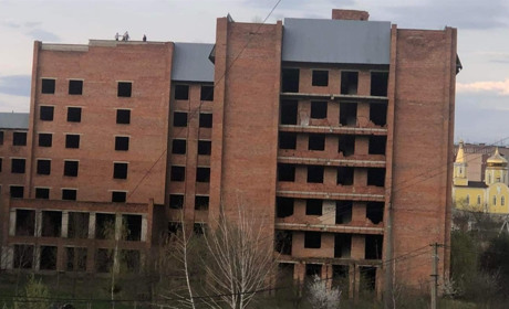 На даху довгобуду у Кременці знову розважаються підлітки