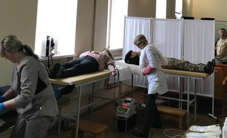 Майже 90 звягелян стали донорами під час забору крові "Обласним центром крові"