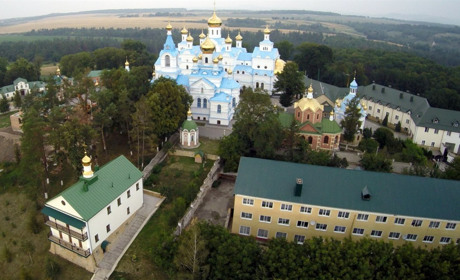 Комплекс будівель Свято-Духівського монастиря Почаївської Лаври суд повернув у власність держави