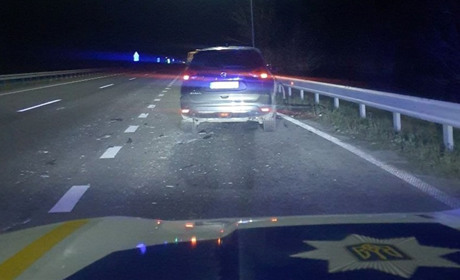 У Переяславі на парковці не розминулися два легковики, а за містом – мікроавтобус та автівка