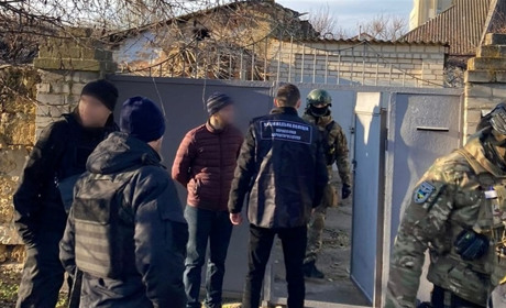 У Херсоні правоохоронці викрили групу наркоторгівців — вони збували «солі» через «закладки»