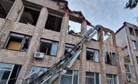 Обстріл Семенівки на Чернігівщині: зруйнували міську раду