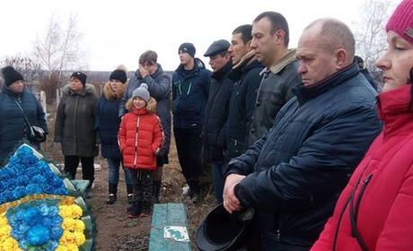 В Попасной простились с Евгением Петровым, который погиб в бою в Иловайском котле