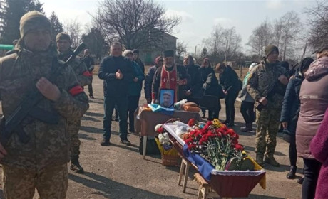 Назавжди 40: у Марківці поховали загиблого Героя Євгена Радченка