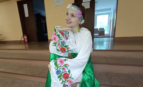 Писати книги почала рік тому
