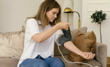 Як правильно вимірювати артеріальний тиск у домашніх умовах: покрокова інструкція