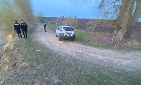 У водоймі на Дубровиччині знайшли трирічного хлопчика: тривають пошуки ще однієї дитини