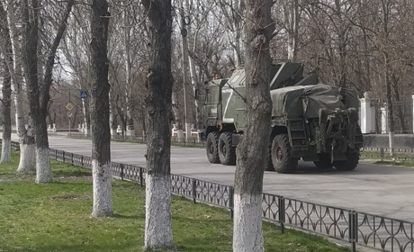 У Новій Каховці окупанти шукають своїх дезертирів. Росіяни не пропускають машини з товарами із Криму