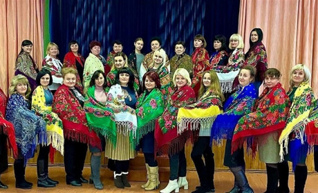 Калинівчанки у хустках: фотографії із соцмереж у день української хустки